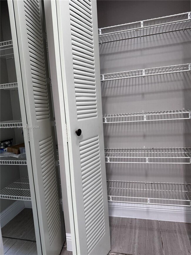 Building Photo - 10420 SW 158th Ct