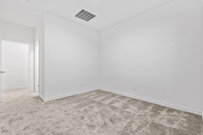 Building Photo - 4469 Sawyer Rdg St