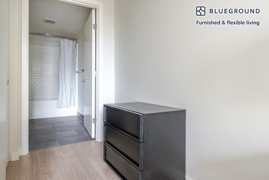 Building Photo - 18004 Midvale Ave N