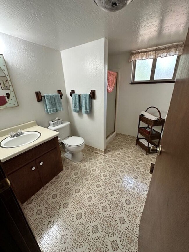 Building Photo - Cute single family 3Bd home available for ...