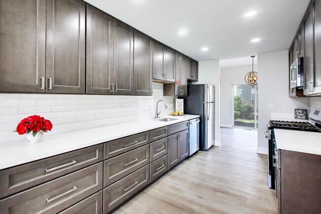 Building Photo - 2219 Rossiter Pkwy