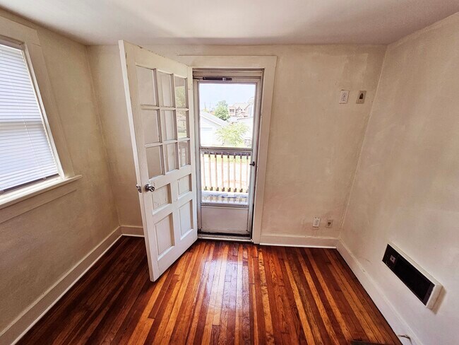 3 bedroom door to balcony - 1929 Sherman Blvd