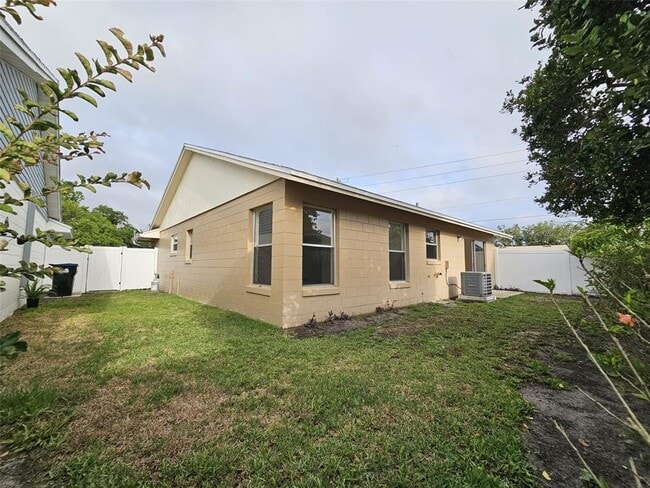 Building Photo - 1202 Regal Ridge Dr