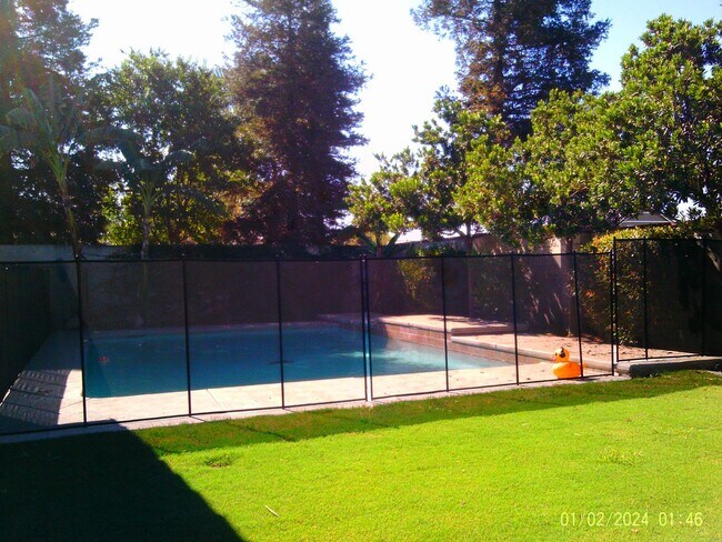 Building Photo - CUSTOM BUILT IN GATED SOUTHERN OAKS !!!  APPLICATION PENDING