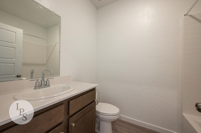 Building Photo - DECEMBER PROMOTION - HALF OFF JANUARY RENT...