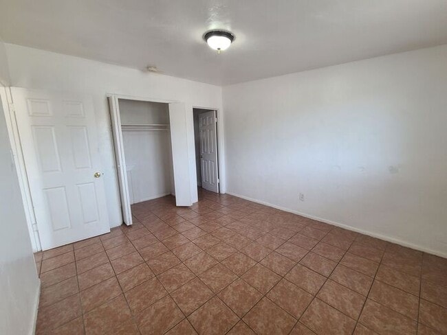 Building Photo - Amazing 1 bedroom 1 bathroom Available now!