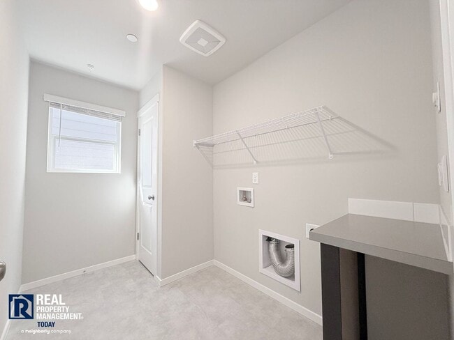 Building Photo - Stunning 4-Bedroom Home with Mount Rainier Views in Rainier Ridge!