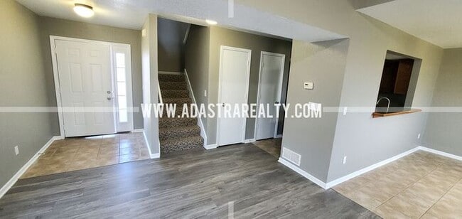 Building Photo - Spacious Basehor Townhome-Available NOW!!