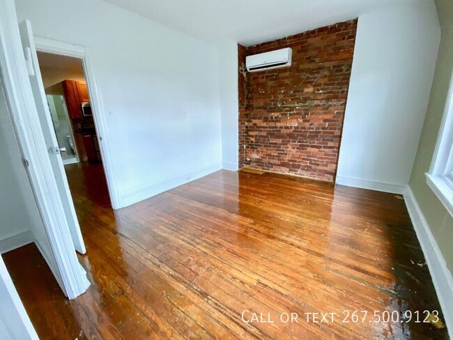 Building Photo - Lovely Junior 1BR / 1BA Apartment Availabl...