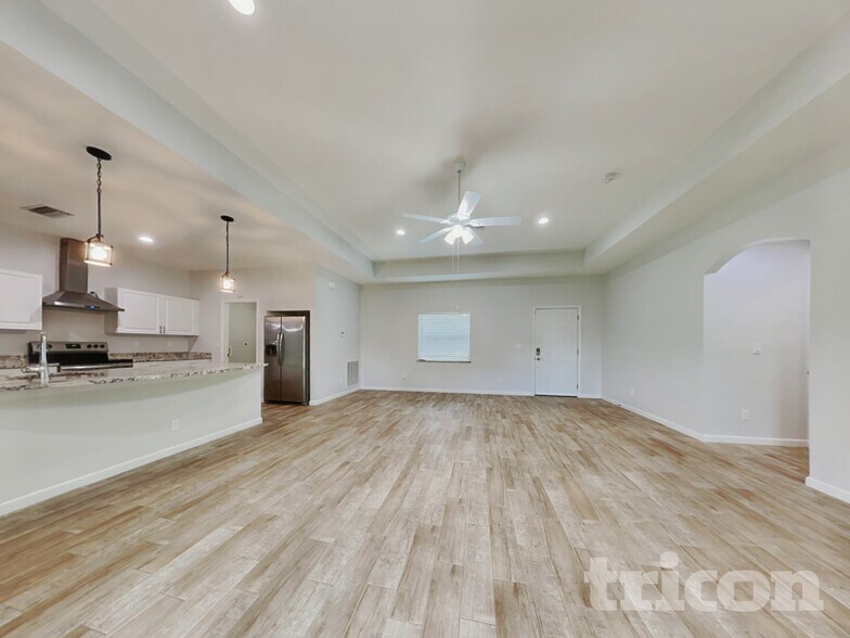 Building Photo - 12032 Edwards Rd