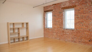 Building Photo - 56 W Gay St