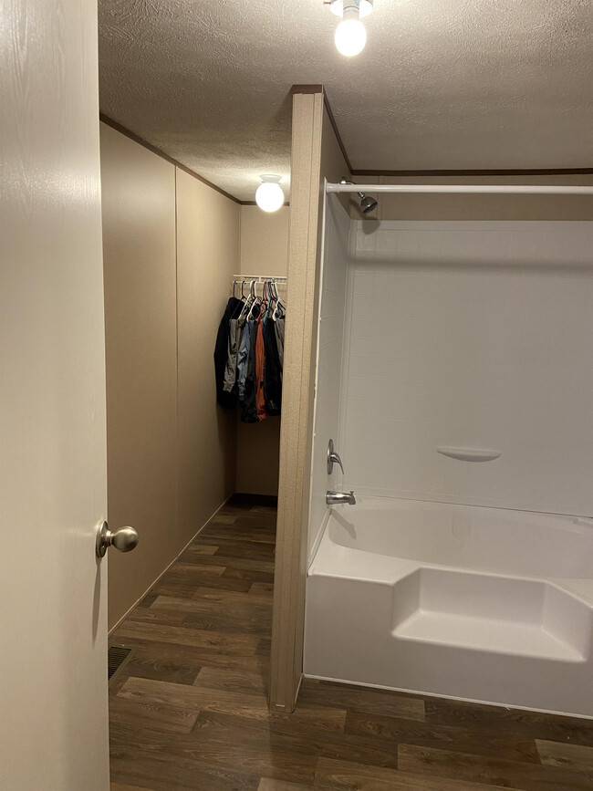 Building Photo - 226 Stinson Dr