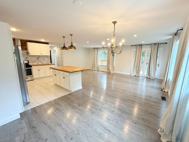 Building Photo - Waterfront living in Rocky Point.