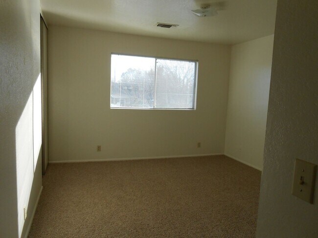 Building Photo - 835 Shiloh Ct