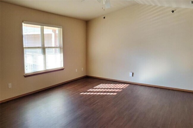Building Photo - 2619 N Quality Ln
