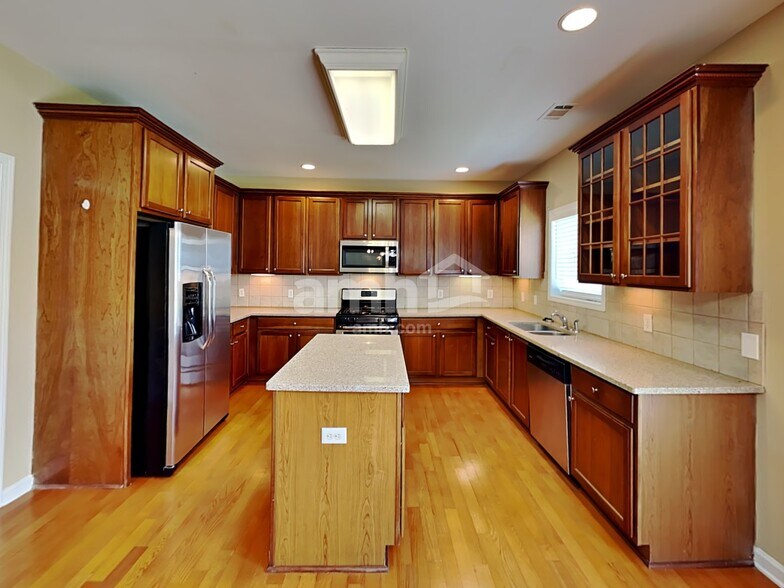 Building Photo - 51 Horseshoe Ct