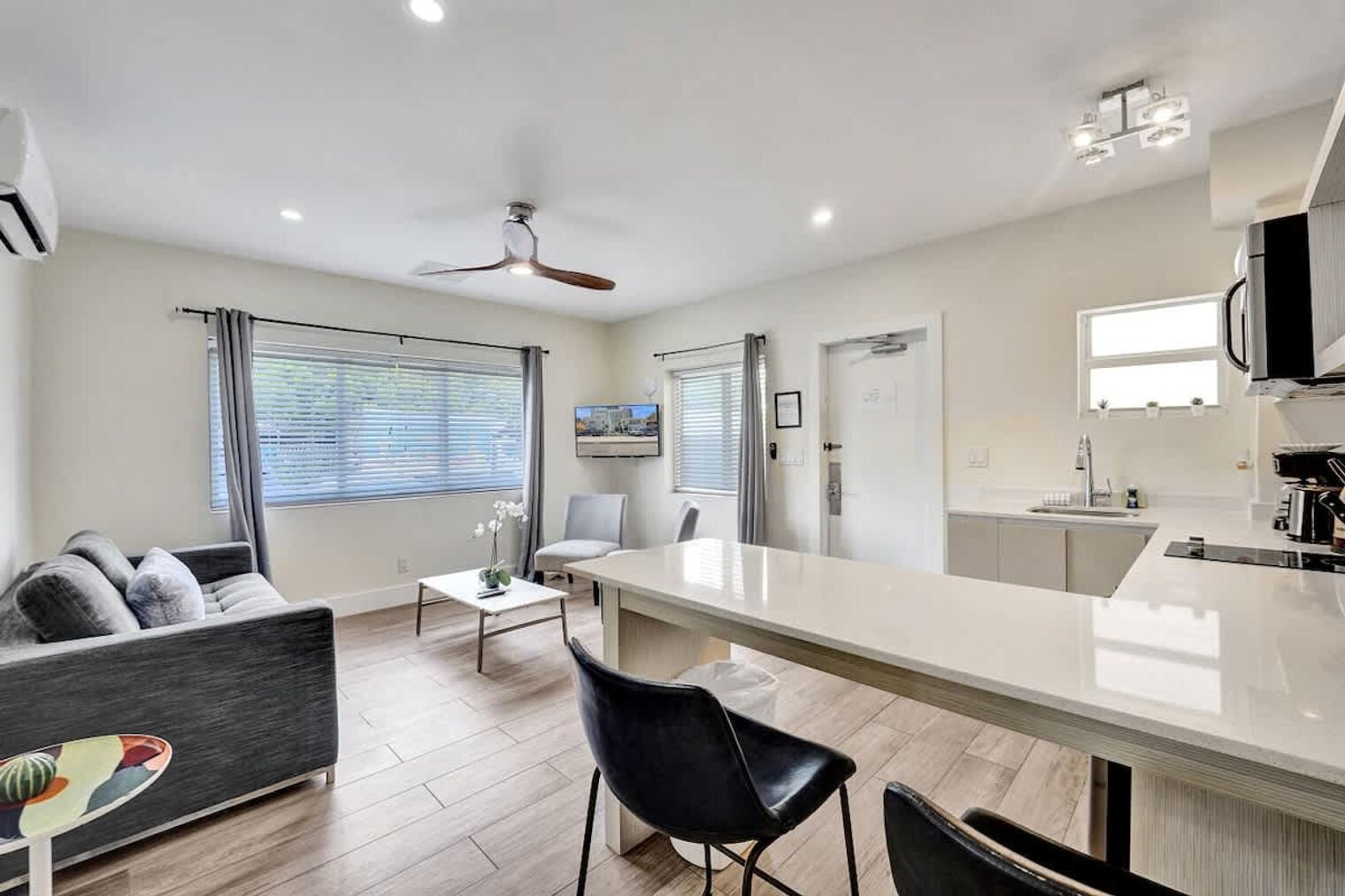 Building Photo - 3020 Seville St