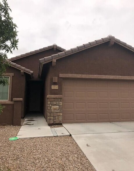 Building Photo - 10450 S Cutting Horse Dr