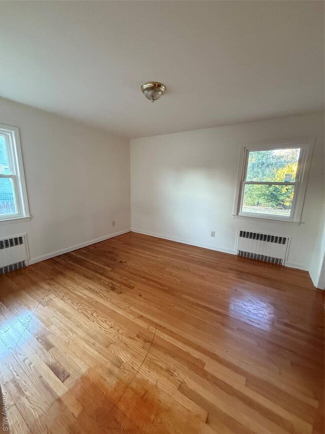 Building Photo - 301A Copiague Pl