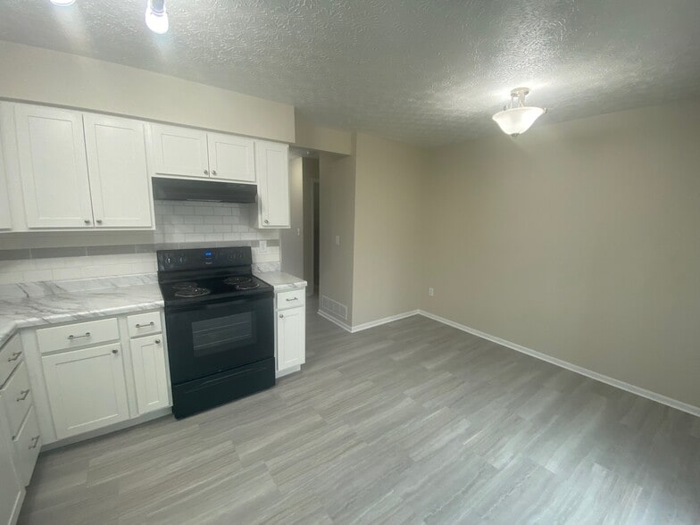 Building Photo - 5982 Little Brook Way