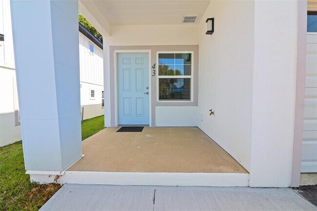 Building Photo - 43 SE 15th Terrace