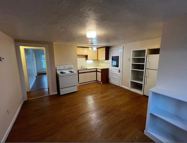 Building Photo - 600 Main St