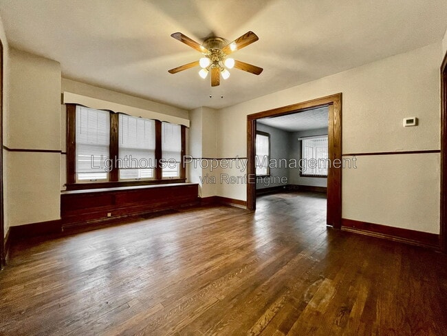 Building Photo - 839 W Larch Ave