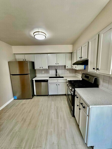 Building Photo - 2905 Beachcomber Dr