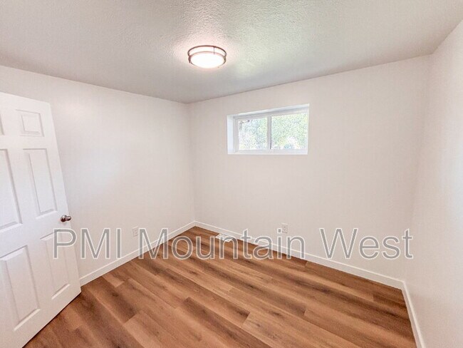 Building Photo - 1356 S 1000 W