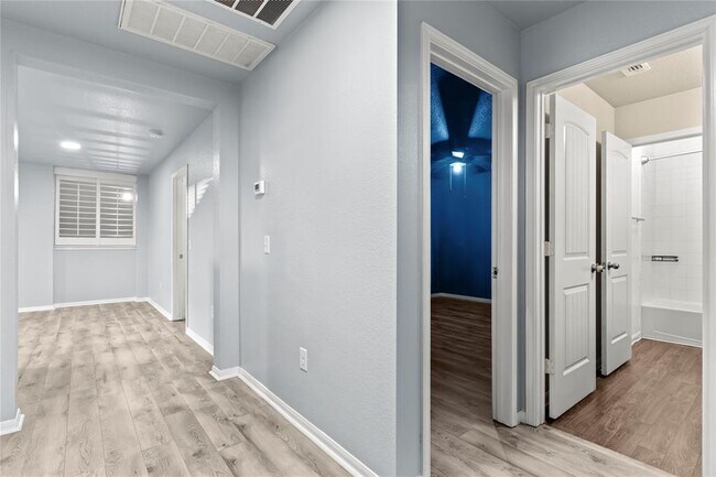 Building Photo - 407 Camellia Dr