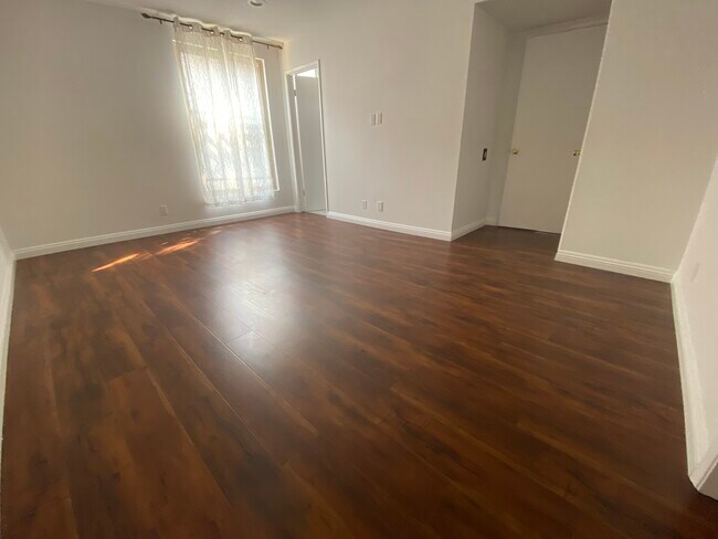 Building Photo - 31515 Lindero Canyon Rd