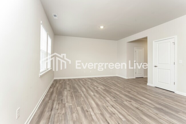 Building Photo - 5609 Hydrangea St