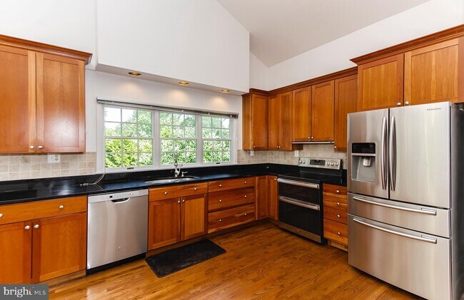 Building Photo - 628 Tazewell Rd NW