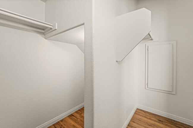 Building Photo - 3 Bedroom, 2 bathroom, 2 Car Garage Home i...