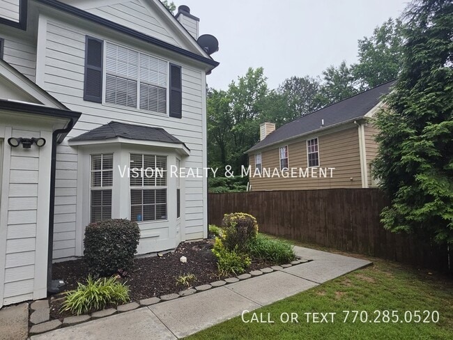 Building Photo - 5025 Brittany Dr