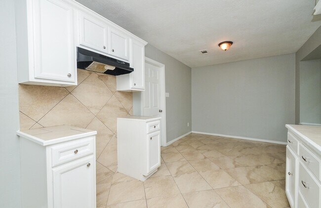 Building Photo - 4522 Donalbain Dr