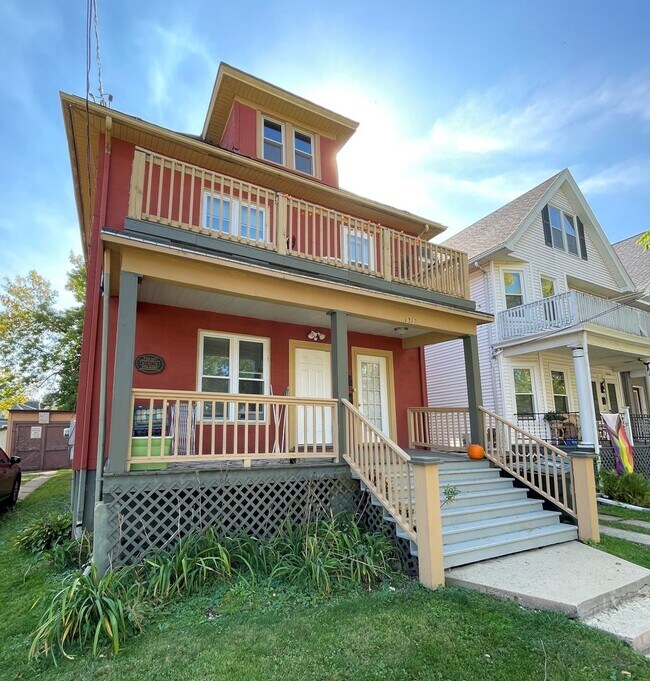 Primary Photo - 1219 Mound St