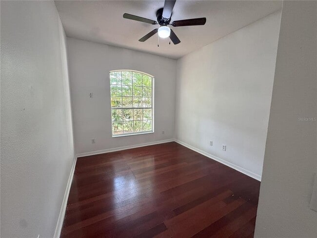 Building Photo - 139 Chaucer Ave