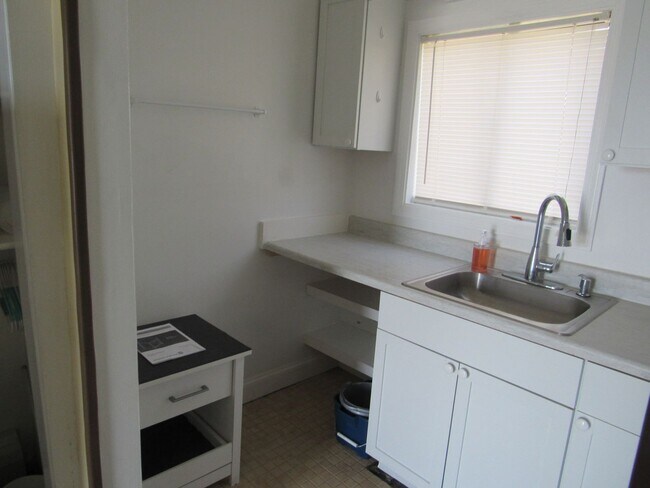 Building Photo - Baileys Resort Hampton NH Studio Apartment for Rent!