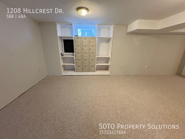 Building Photo - 1208 Hillcrest Dr