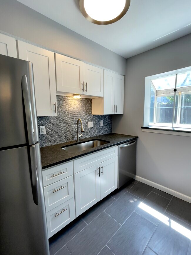 Building Photo - 1305 Hanford Sq