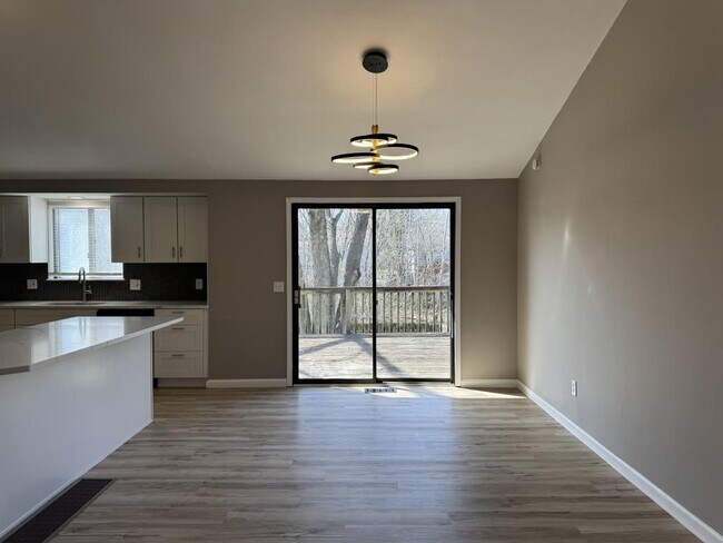 Building Photo - 9206 Greenway Ln