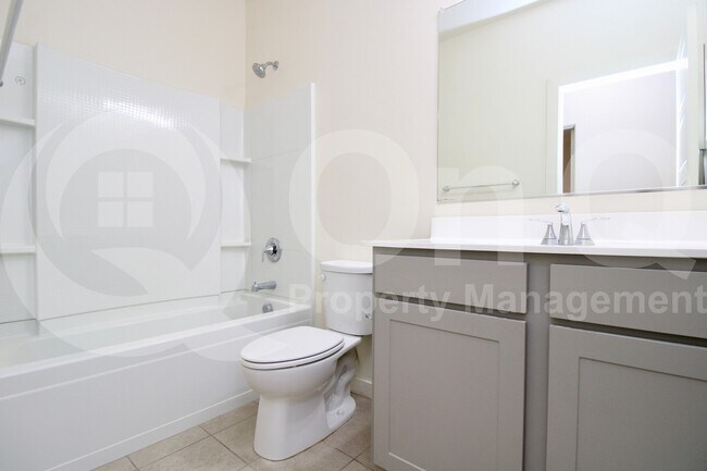 Building Photo - 744 E Diamond Dr