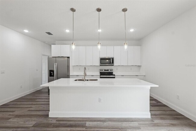 Building Photo - 16904 SW 30th Avenue Rd