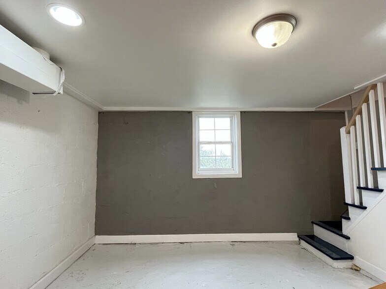 Building Photo - 3803 Lookout Dr