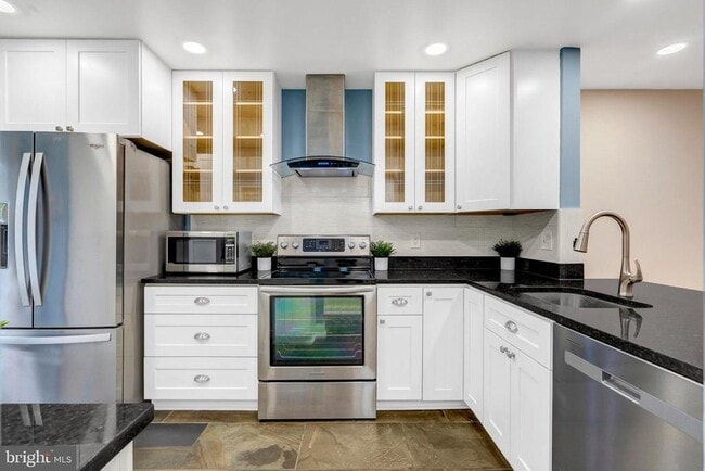 Building Photo - 8482 Springfield Oaks Dr