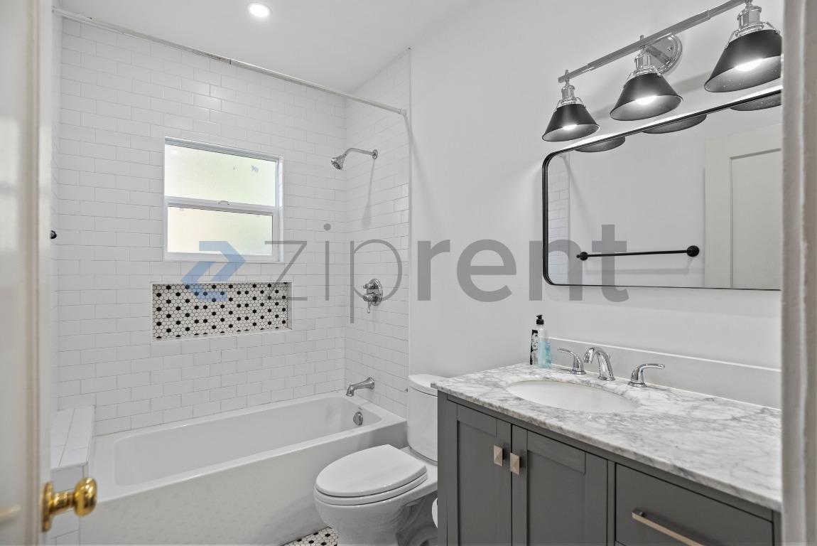 Building Photo - 148 Clayton Ave