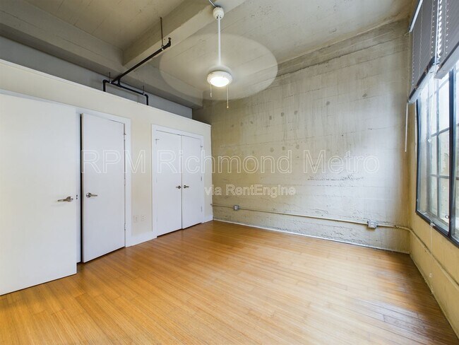 Building Photo - 815 Perry St