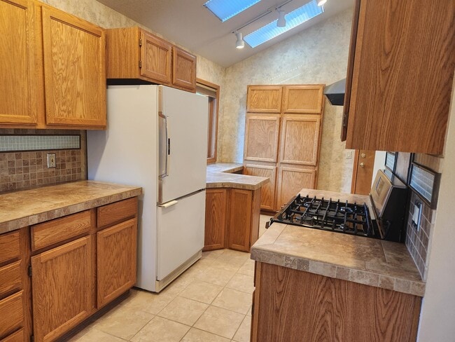 Building Photo - 611 NE Tracker Ct