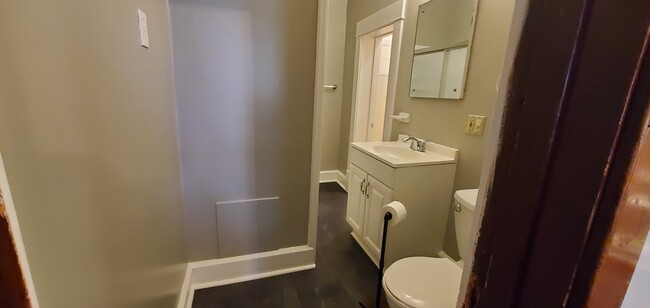 Large Bathroom with Closet - 90 Lincoln Ave